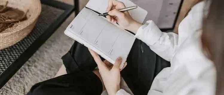 揭秘香港转永居的“通关密码”：10个加分项助你轻松拿下绿卡！