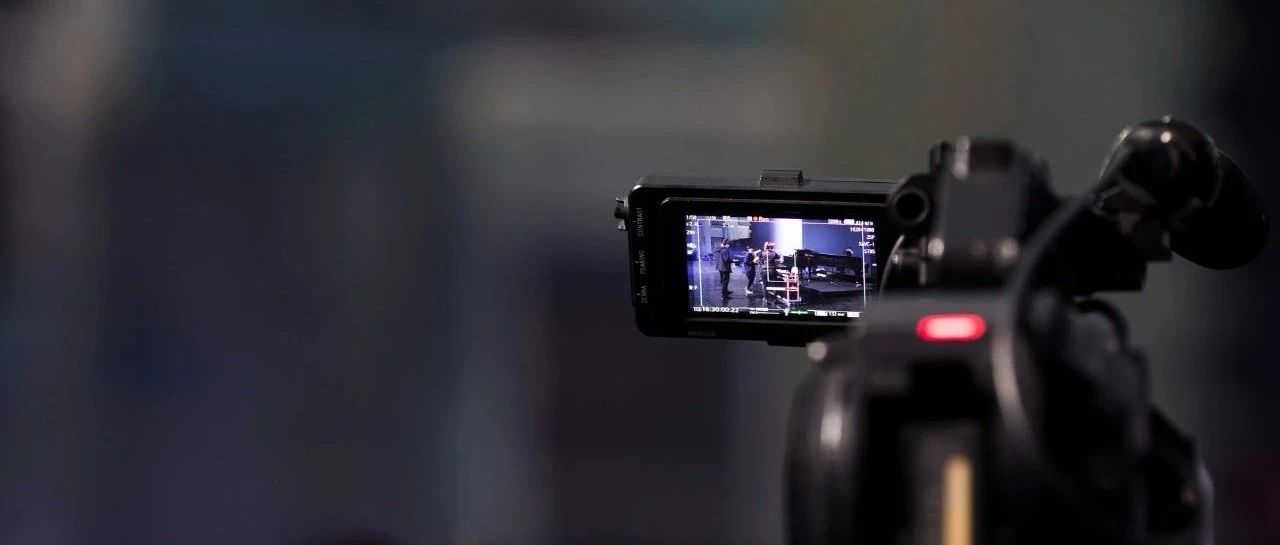 东北大姐硬控老外,靠塑料英语成TikTok带货顶流