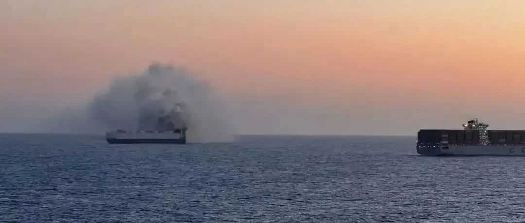 3000+车辆被毁！燃烧3周！这艘船已沉没！
