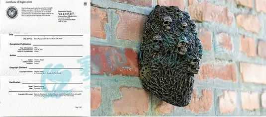 墙上贴着一些海报  AI 生成的内容可能不正确。