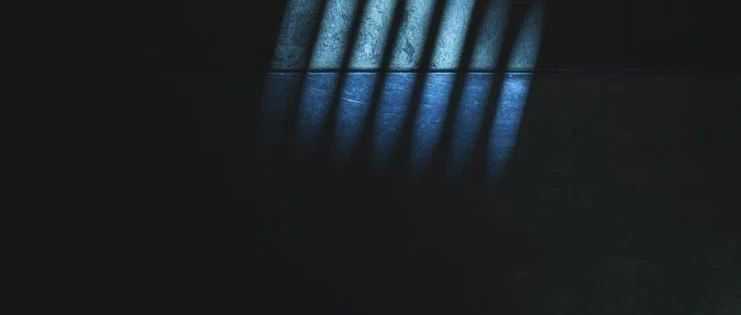 终局！华东上市大卖退出跨境，公司仅剩2人，收入归零