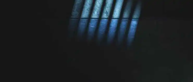 终局！华东上市大卖退出跨境，公司仅剩2人，收入归零