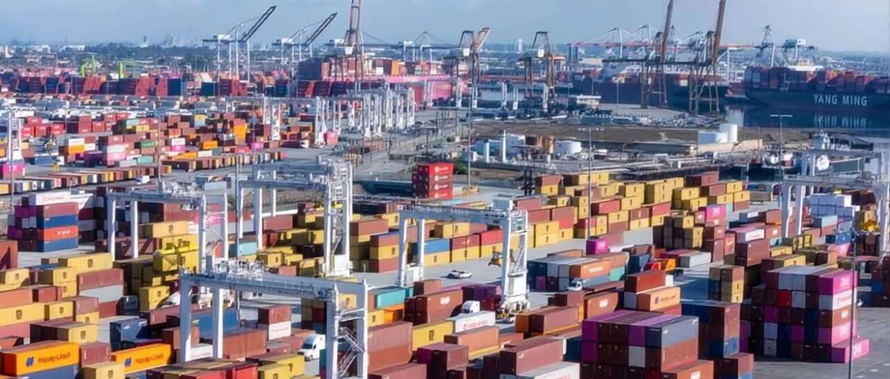 三大航运巨头齐发声，美线货物免收中国船舶附加费