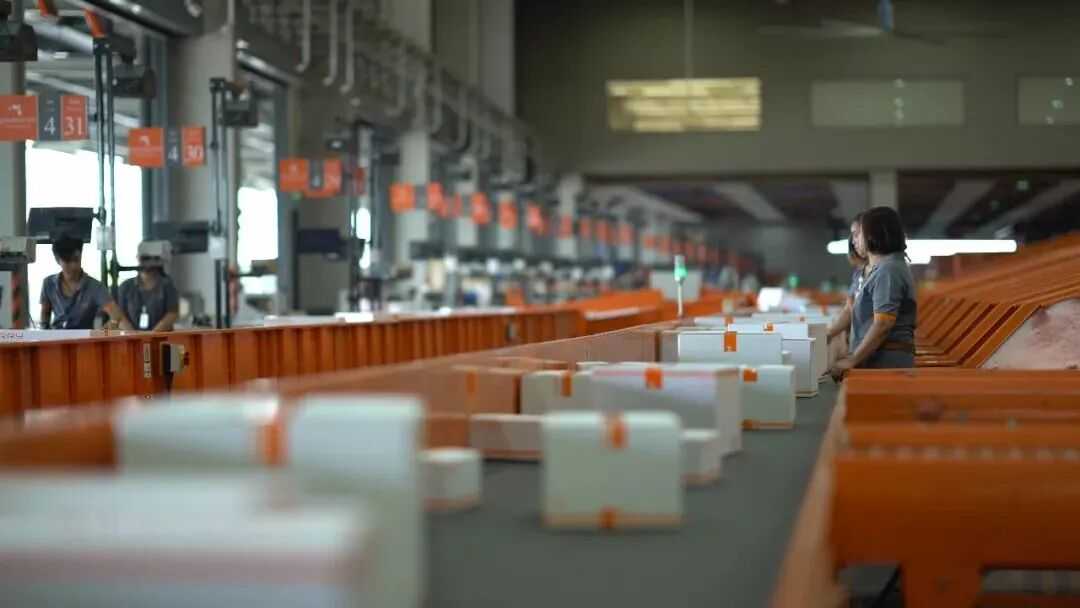 泰国快递之王 - 嘉里快递单日业务量突破2,000,000件大关__凤凰网