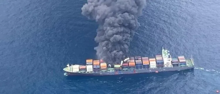 最新！WAN HAI 503仍在卸货！已难以识别单个集装箱！