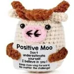 【25-cv-15028】亚马逊热销针织玩偶POSITIVE MOO商标TRO维权,毛绒/宠物玩具品类侵权预警!