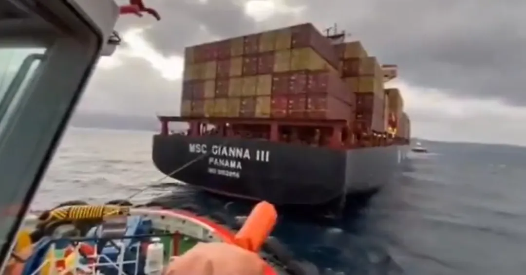 航行途中突发故障！MSC一集装箱船失控漂流