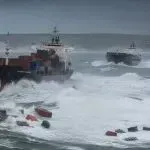 突发！英吉利海峡附近，24个柜子落水！