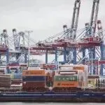突发!集装箱落海!极端天气突袭,港口停运、物流延误