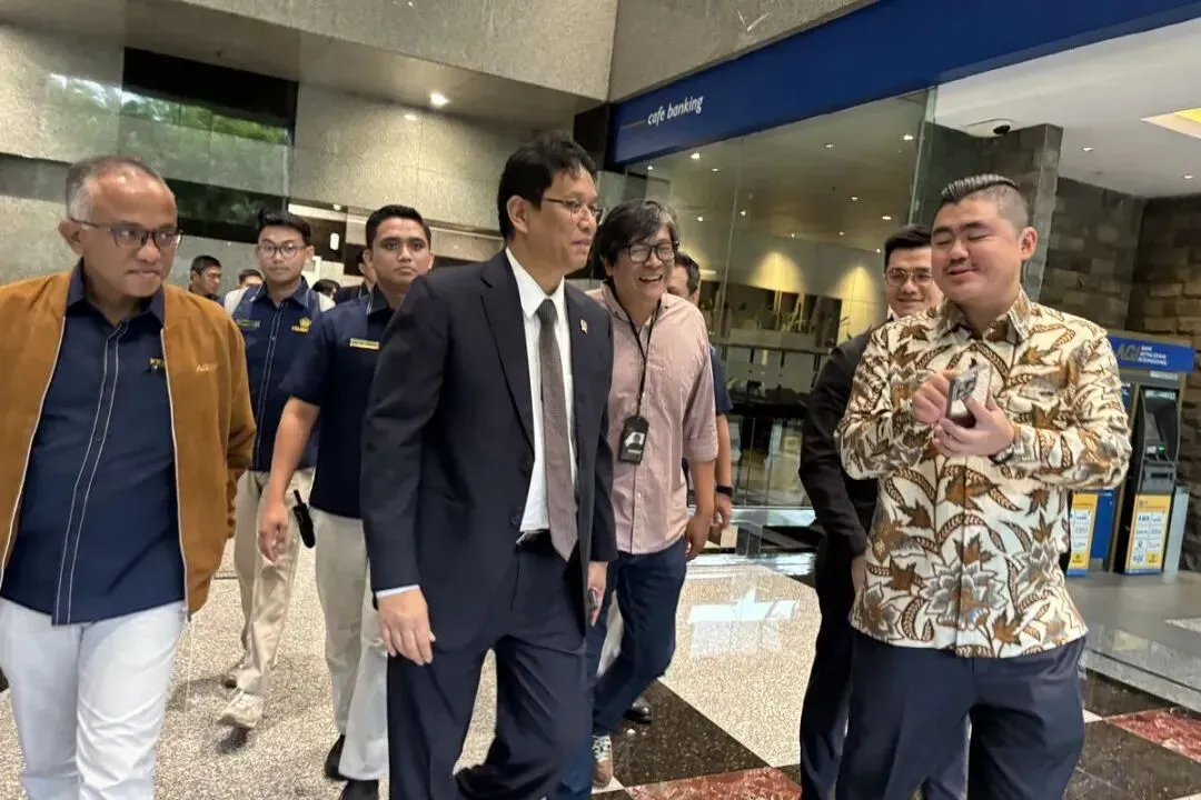 周三,财政部长普尔巴亚·尤迪·萨德瓦 (Purbaya Yudhi Sadewa) 在南雅加达 Menata IDN 总部会见 (14/1/2026)