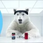 百事“拉踩”可口可乐 50 年后再出手：超级碗、现场广告与AI幻觉