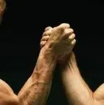 10亿现金 vs 上四休三:跨境大卖,开始抢人了