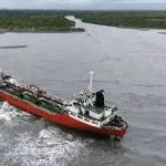 突发！油轮遇强风搁浅