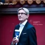 瑞幸签下“九头身裁判”；Lisa成为资生堂品牌全球代言人；柯南最终章联动辱华IP惹怒粉丝