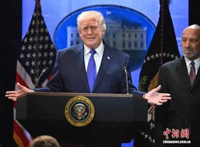 当地时间2月20日，华盛顿，美国总统特朗普在白宫就最高法院关税裁决举行记者会。 中新社记者 陈孟统 摄