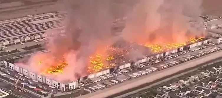 有仓库员工纵火被逮捕?美国加州超11万㎡海外仓突发大火,卖家赶紧确认货物安全!