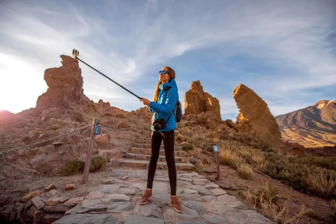 Female traveler in Teide park