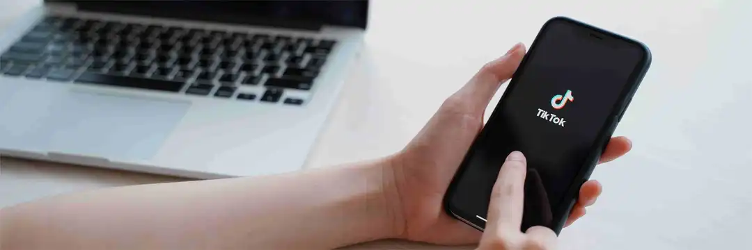 美国前总统特朗普正式入驻TikTok,首日粉丝数已远超拜登