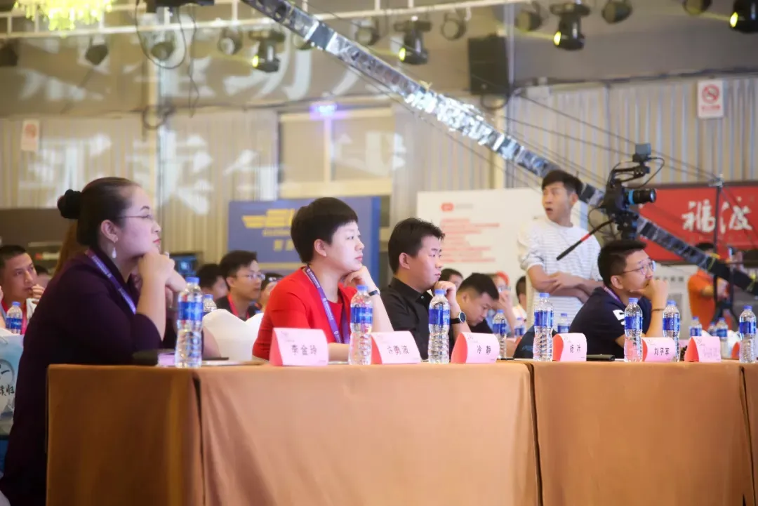 爱库存联合创始人— —冷静:【社交无界,电商新思—爱库存眼中的社交电商】