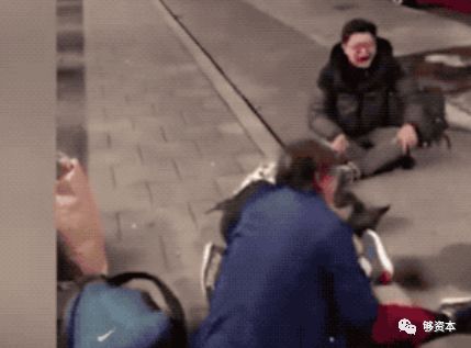 看看歪国人普遍怎么评价瑞典警察时间，再看看中国的精英份子，只想问：脸疼不疼？