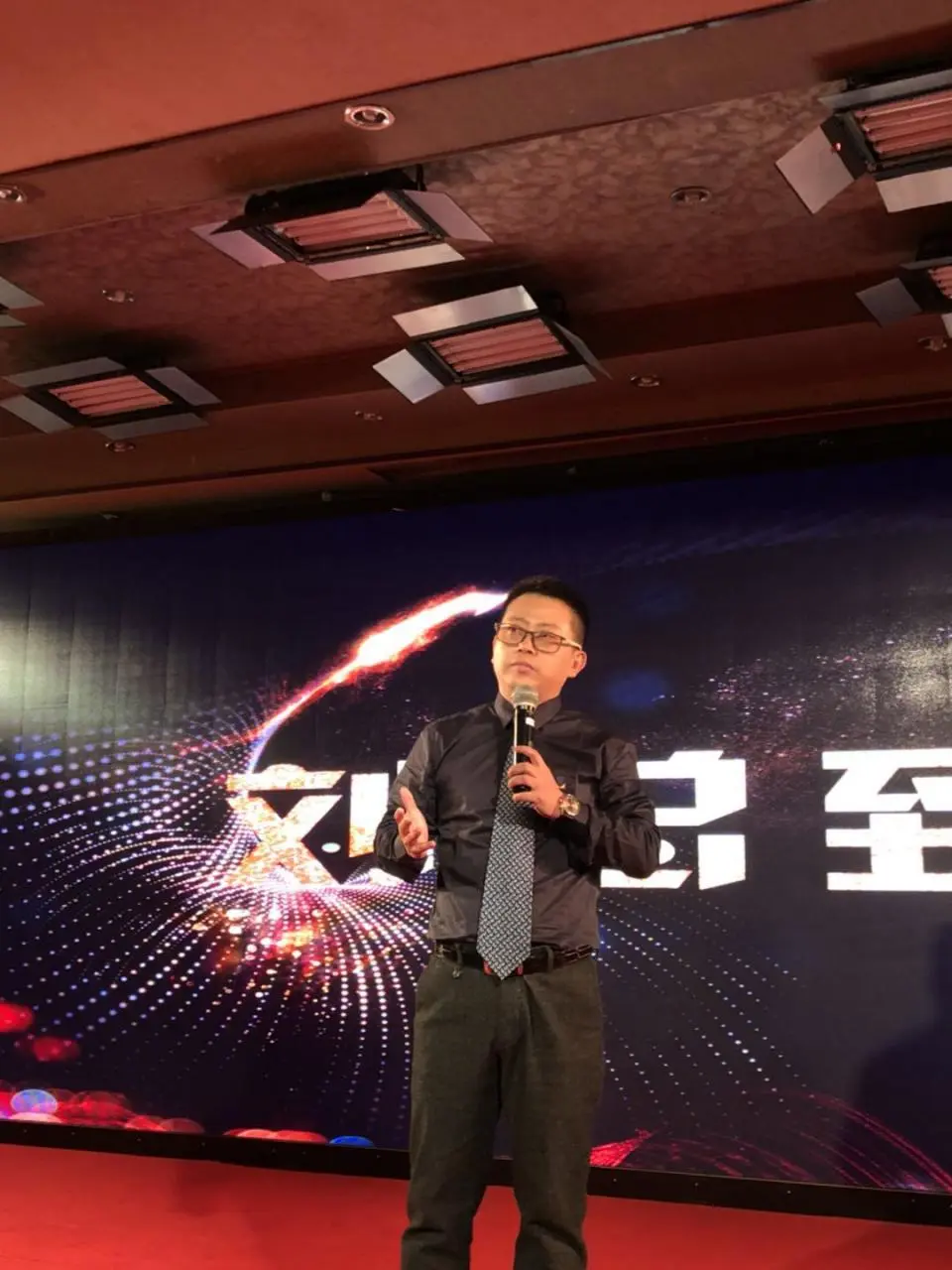第一年他们卖了10亿美元!2018年准备再卖多至少10倍……