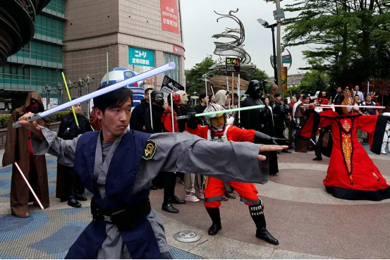 科技类玩具热销,星球大战周边“反超”芭比引领市场潮流