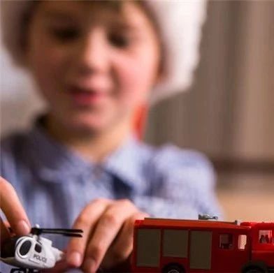 为抢占玩具反斗城遗留的市场空白，亚马逊和eBay都出了什么招？