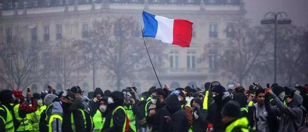 “黄背心”压力下 法通过2019年预算：赤字增加