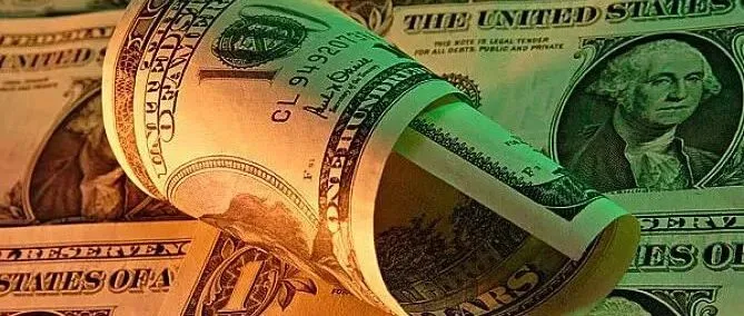 土豪！深圳一小卖发年终奖了，一捆10万起步……