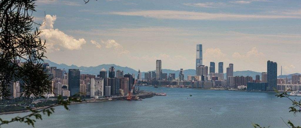 排名从世界第一到第七，吞吐量不到上海一半...香港港口发生了什么？