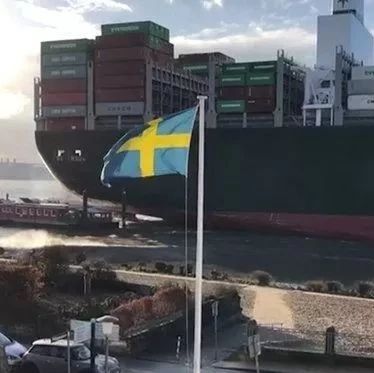 严重事故：长荣一超大型集装箱船在德国汉堡港撞上渡轮