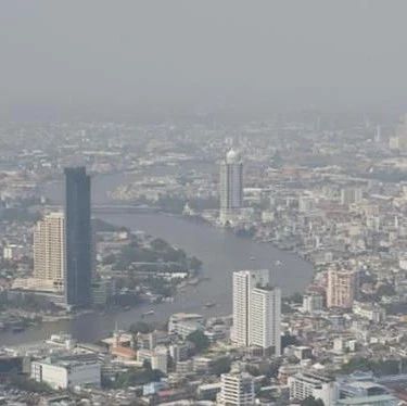 长江雾霾严重，振东码头推迟开港；而泰国空运也受到雾霾影响