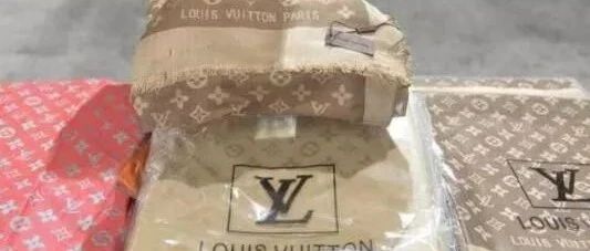 一个集装箱里9000条“LV”围巾全是假货 ！涉案货代公司、报关行被调查