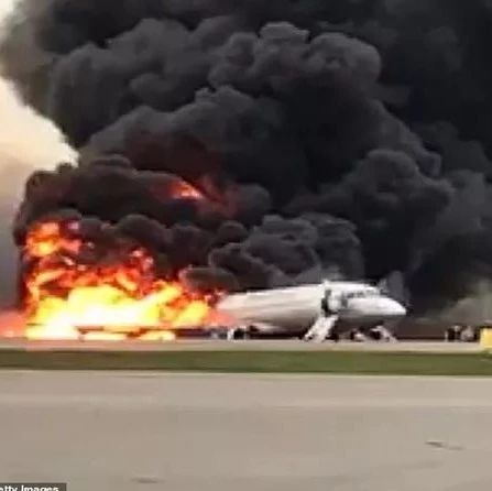 严重事故！俄航一航班飞行时发动机起火，造成41人死亡