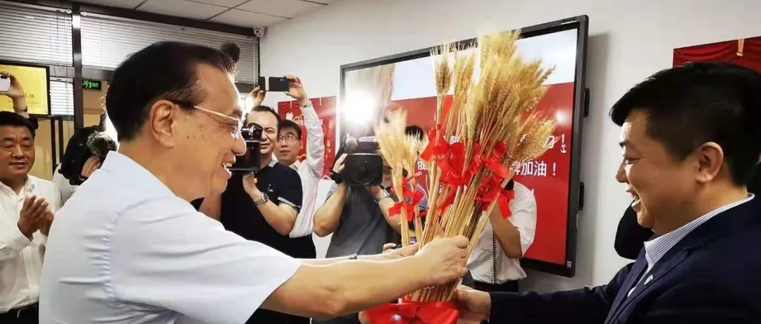李克强总理亲手送祝福:中国品牌,全球大卖……