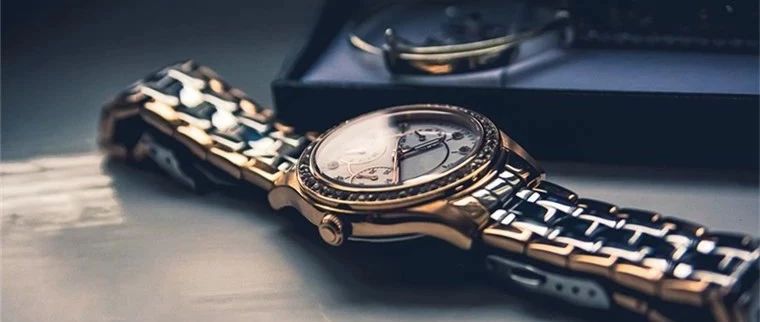 日本外相痴迷中国造，国产手表日本销量激增700倍