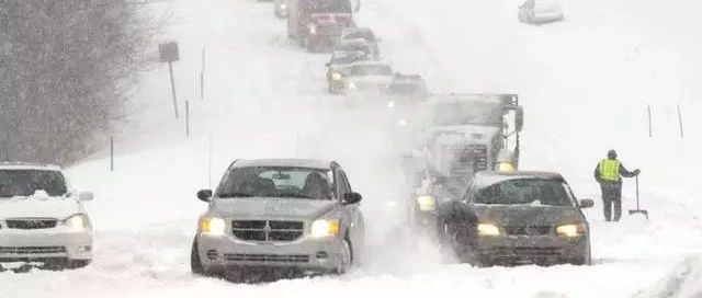 狂风暴雪席卷美国，大雪深达40厘米，2万户停电5500万人出行受阻，或将影响物流配送