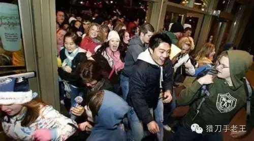 血拼“黑五”请小心:涨价再降价美国人也精通