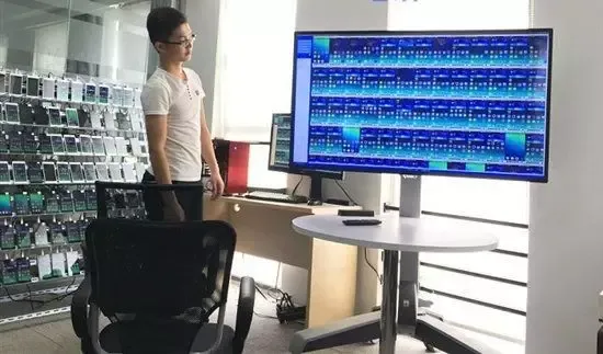 社交应该是勾引,很多人却玩成了强奸。