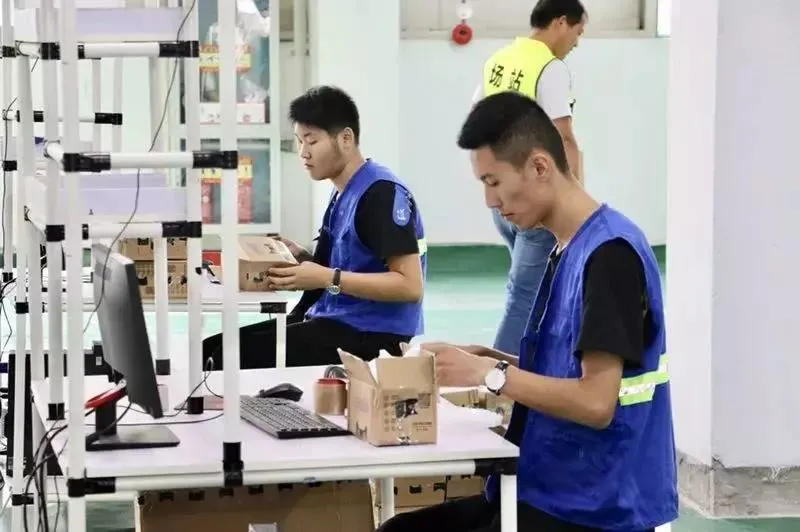 2019年我国完成21.2亿件跨境寄递业务,支撑跨境网购零售额4400亿元
