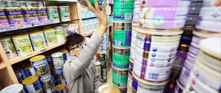 全球疫情下进口奶粉有断供危机吗?我们摸查了雀巢、达能、恒天然、菲仕兰、Arla、澳优等公司