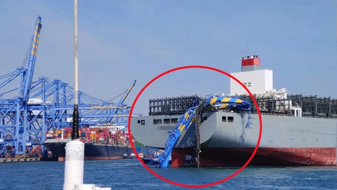 悲剧！一大型集装箱船撞击码头，多家船公司共舱，码头受损严重！