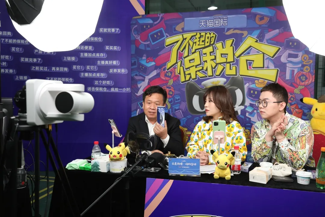 2分钟带货1200件!跨境保税仓直播间来了位“特别主播”