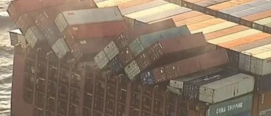 突发!40多个集装箱坠海!APL一箱船遭遇恶劣天气,74个箱子损坏,曾挂靠多个国内港口