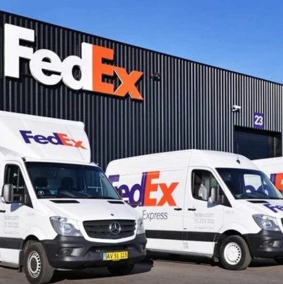 直线狂飙！国际快递价格暴涨，FedEx和UPS宣布再征收临时附加费！已生效！