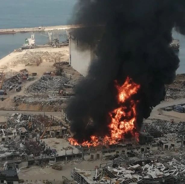突发！继港口发生大爆炸后贝鲁特港又发生大火