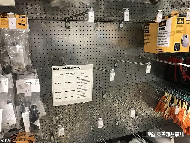 面对新冠肺炎,一群英国人乘坐撤侨专机从武汉飞回英国，现在当地人很慌...