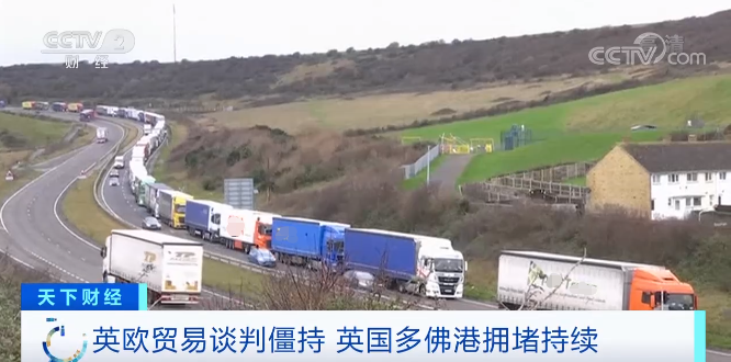 港口严重拥堵，卡车排队数公里！各大船公司取消枢纽港靠泊，港口货运量暴跌！