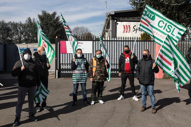 意大利亚马逊公司员工举行大规模罢工超3万人参与 跨境头条 Amz123亚马逊导航 跨境电商出海门户