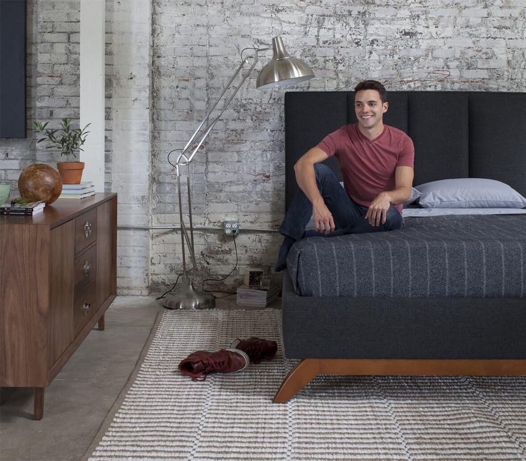 Apt2B 通过多个配送中心提供服务,并在美国各地设有分销机构,因此可以更好地为顾客提供服务。Apt2B